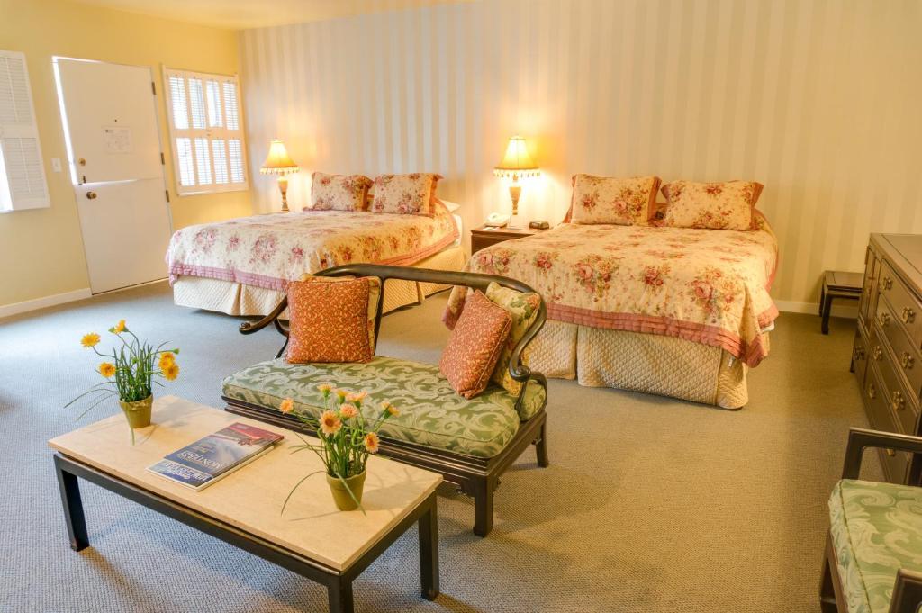 Deluxe Queen Room Two Queen Beds,61223665:JPEG